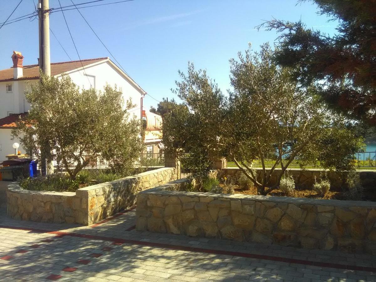 Apartments Palit Rab Town Exteriör bild
